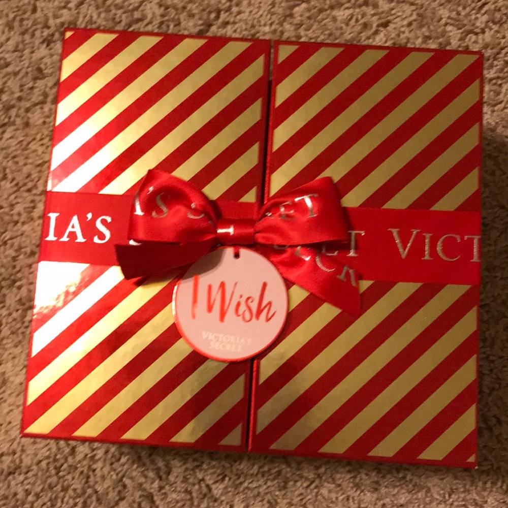 Brand new. Victoria secret heavenly gift set
